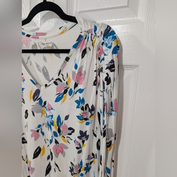 Lane Bryant White Floral V-Neck Sleeveless Top in Size 18/20 (2X) - Picture 6 of 8